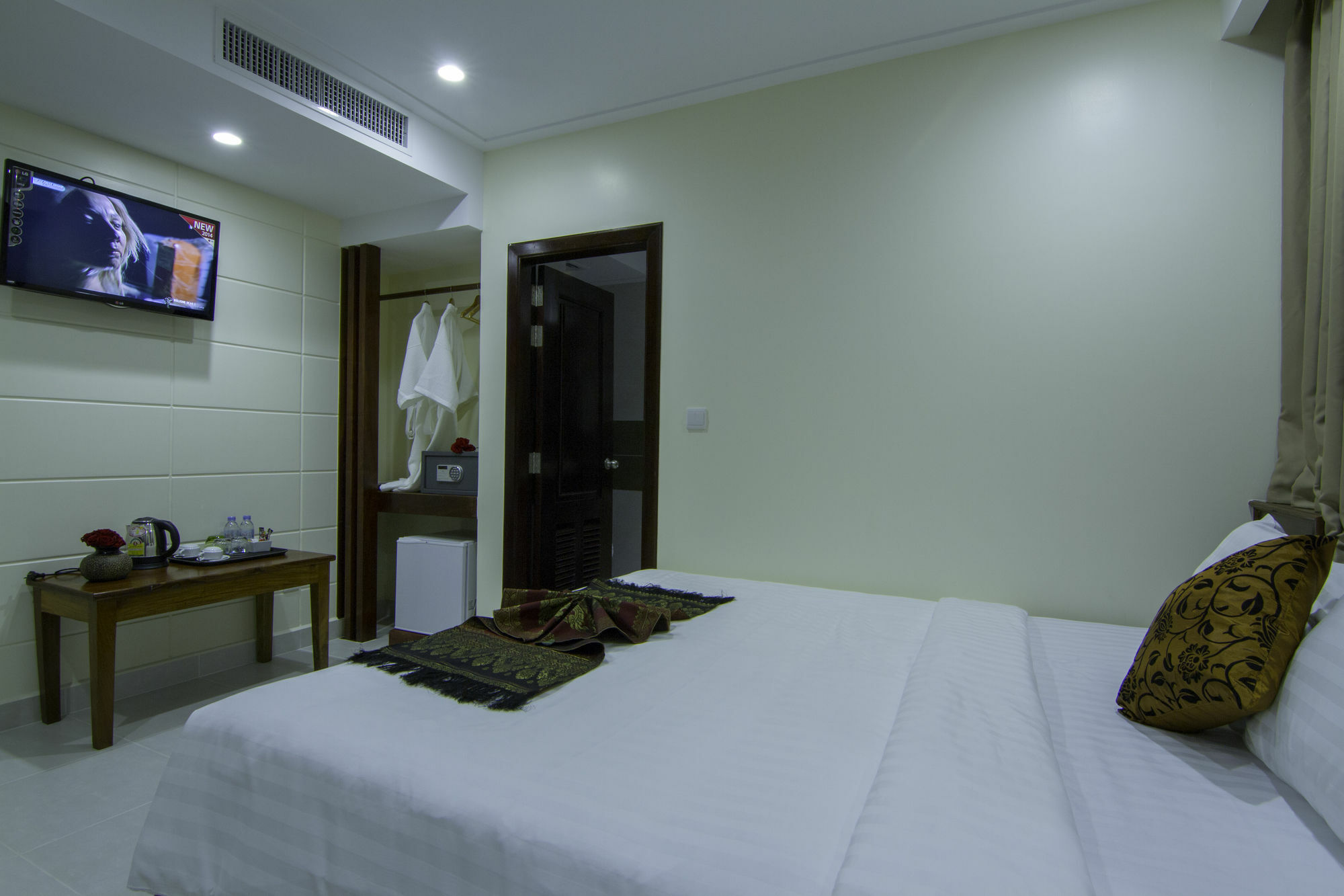 โรงแรมโรส เอมเมอรัลด์ พนมเปญ ภายนอก รูปภาพ
