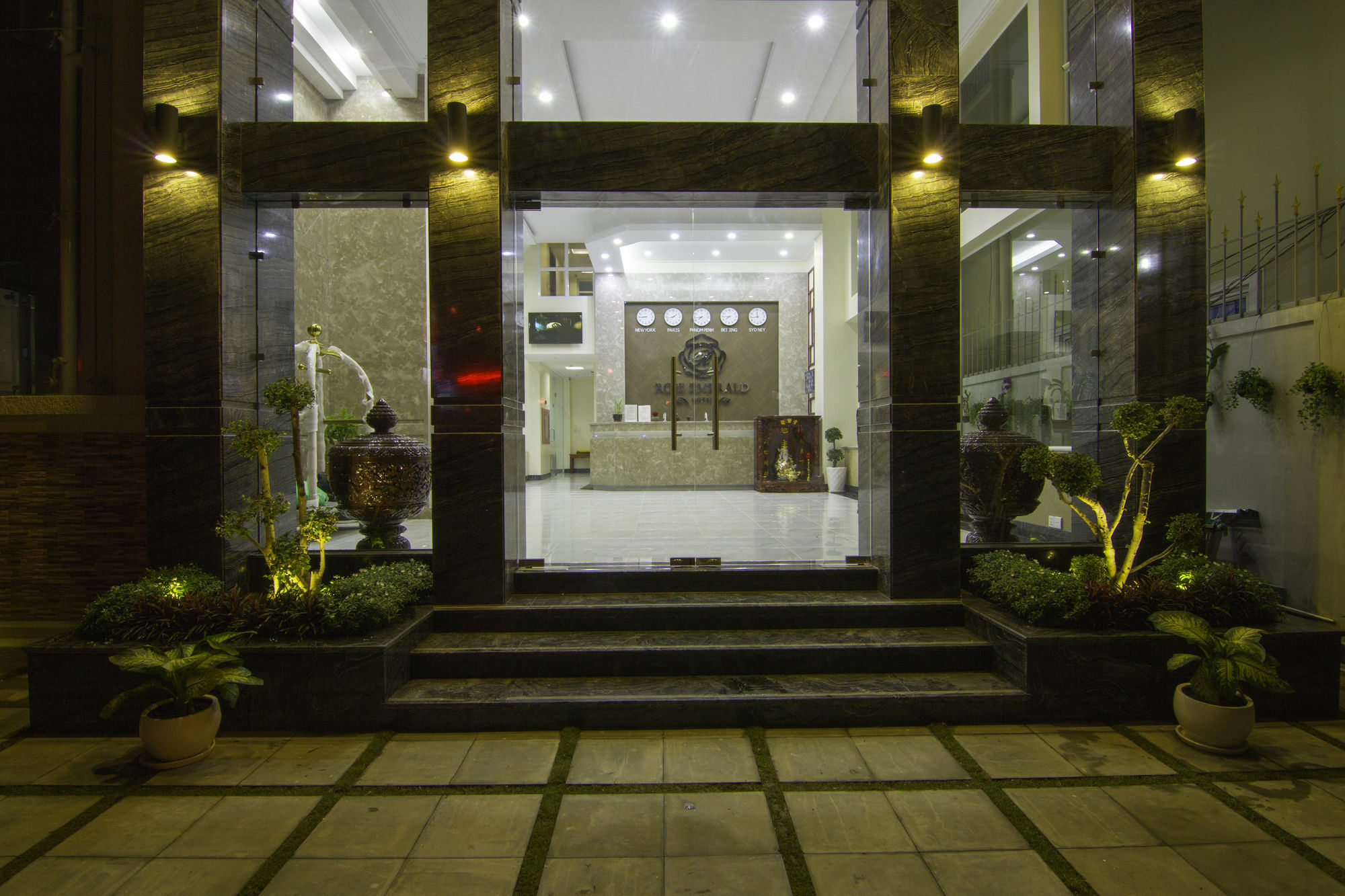 โรงแรมโรส เอมเมอรัลด์ พนมเปญ ภายนอก รูปภาพ