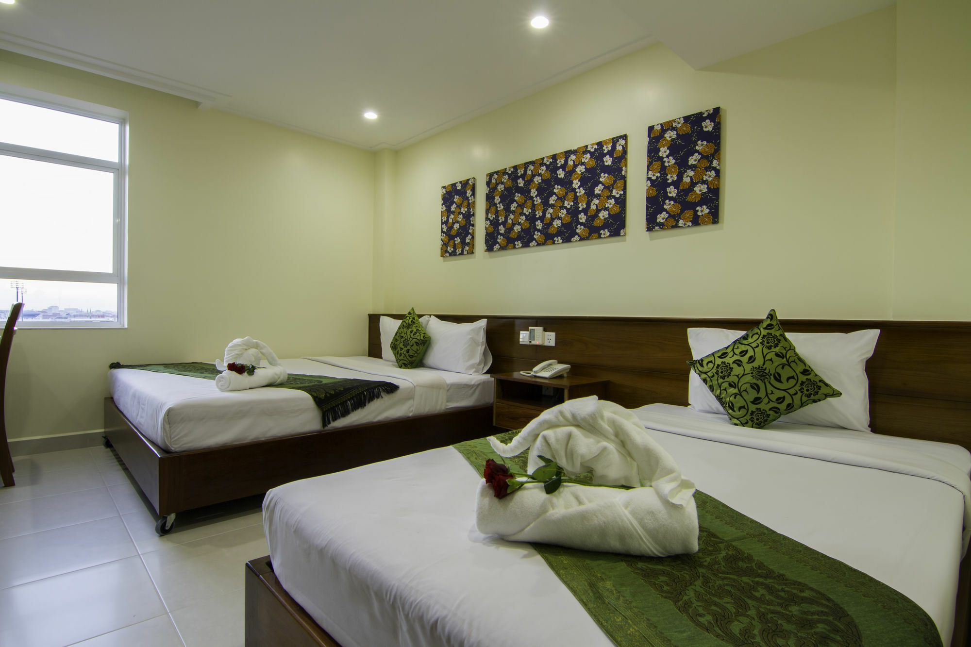 โรงแรมโรส เอมเมอรัลด์ พนมเปญ ภายนอก รูปภาพ
