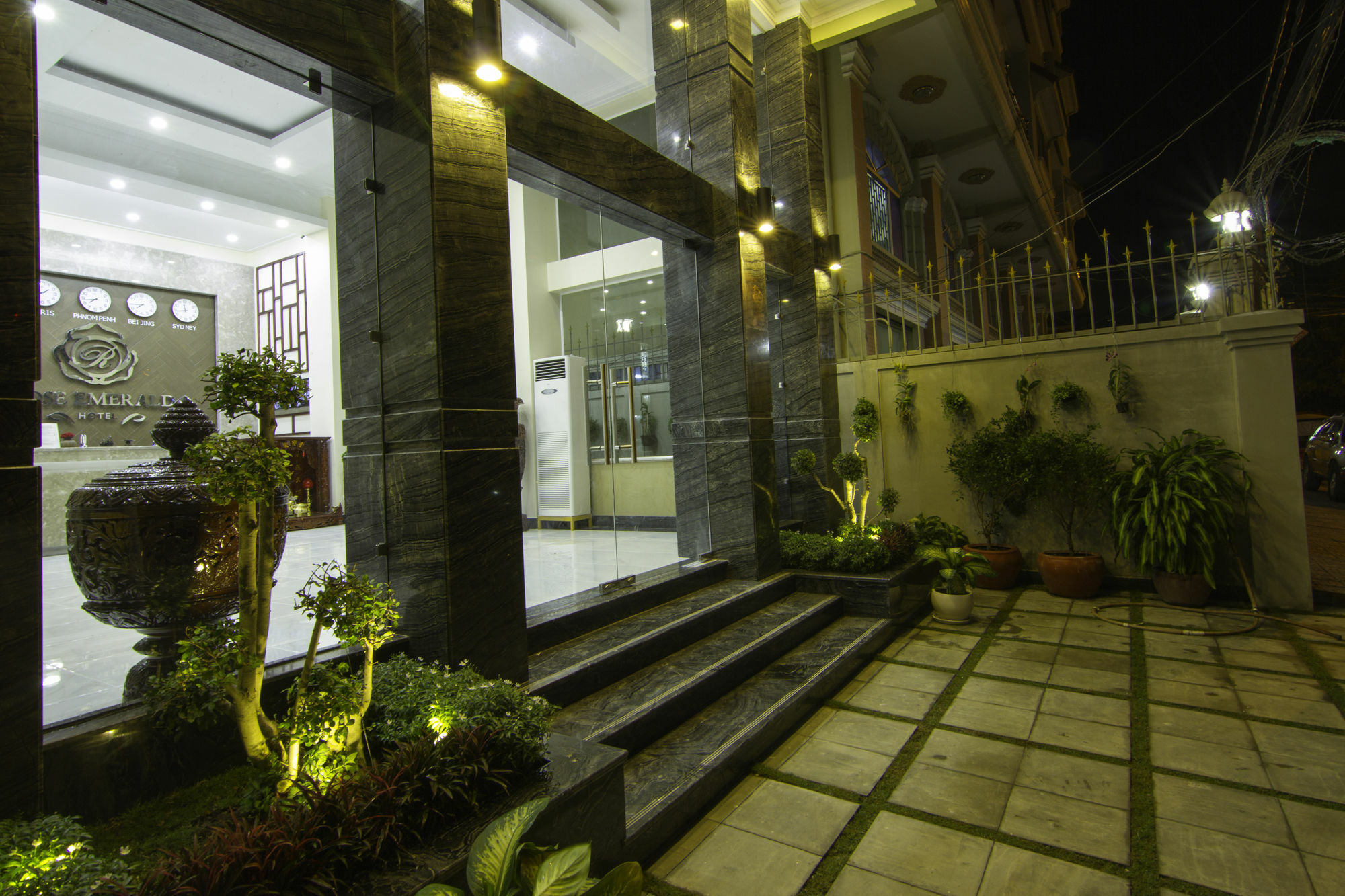 โรงแรมโรส เอมเมอรัลด์ พนมเปญ ภายนอก รูปภาพ
