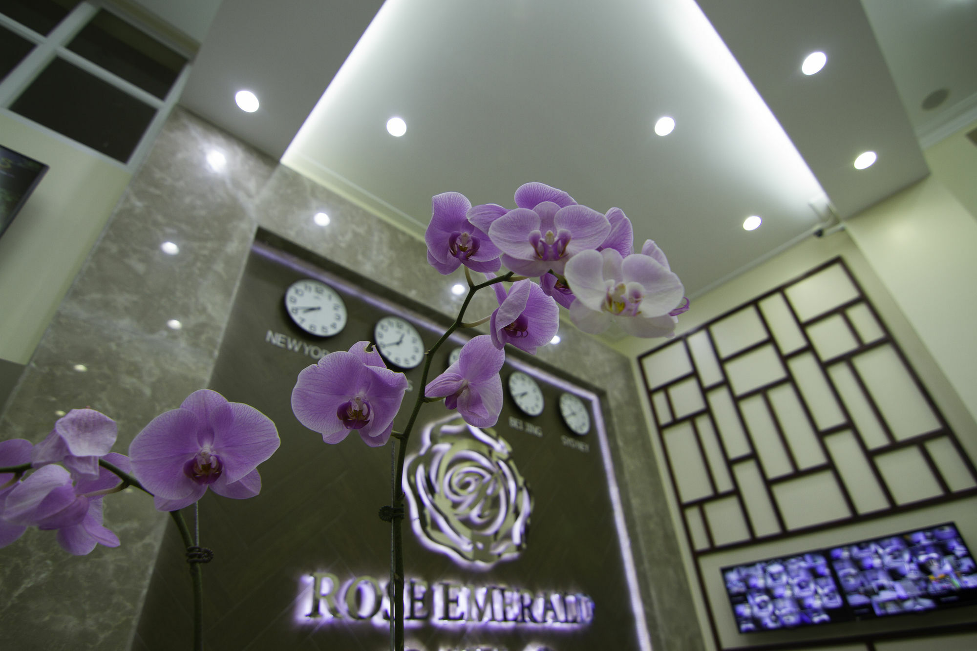 โรงแรมโรส เอมเมอรัลด์ พนมเปญ ภายนอก รูปภาพ